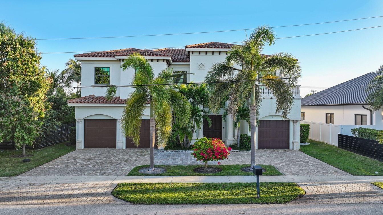 Attached, Exterior, Facade, Spanish Mediterranean
