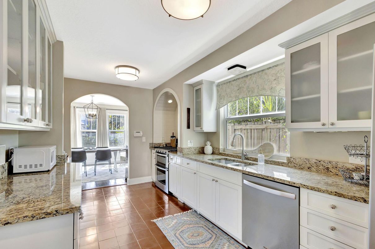 Dining room, Interior, Kitchen, Stainless Steel Appliances