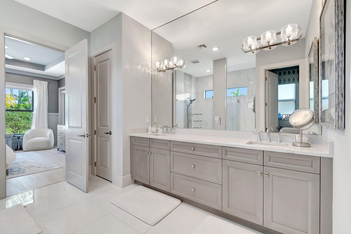 Bathroom, Dual Sink Vanities, Interior, Recessed Lighting