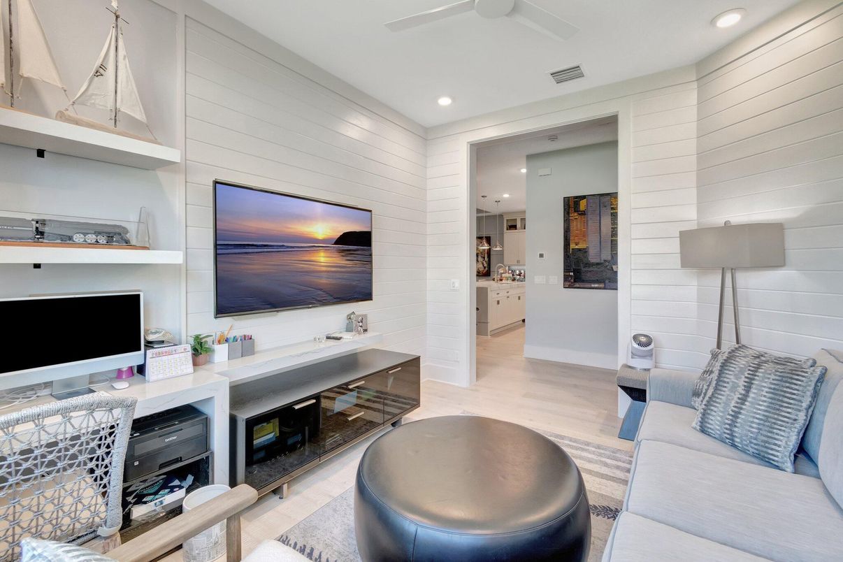 Interior, Recessed Lighting, Wood Texture Flooring