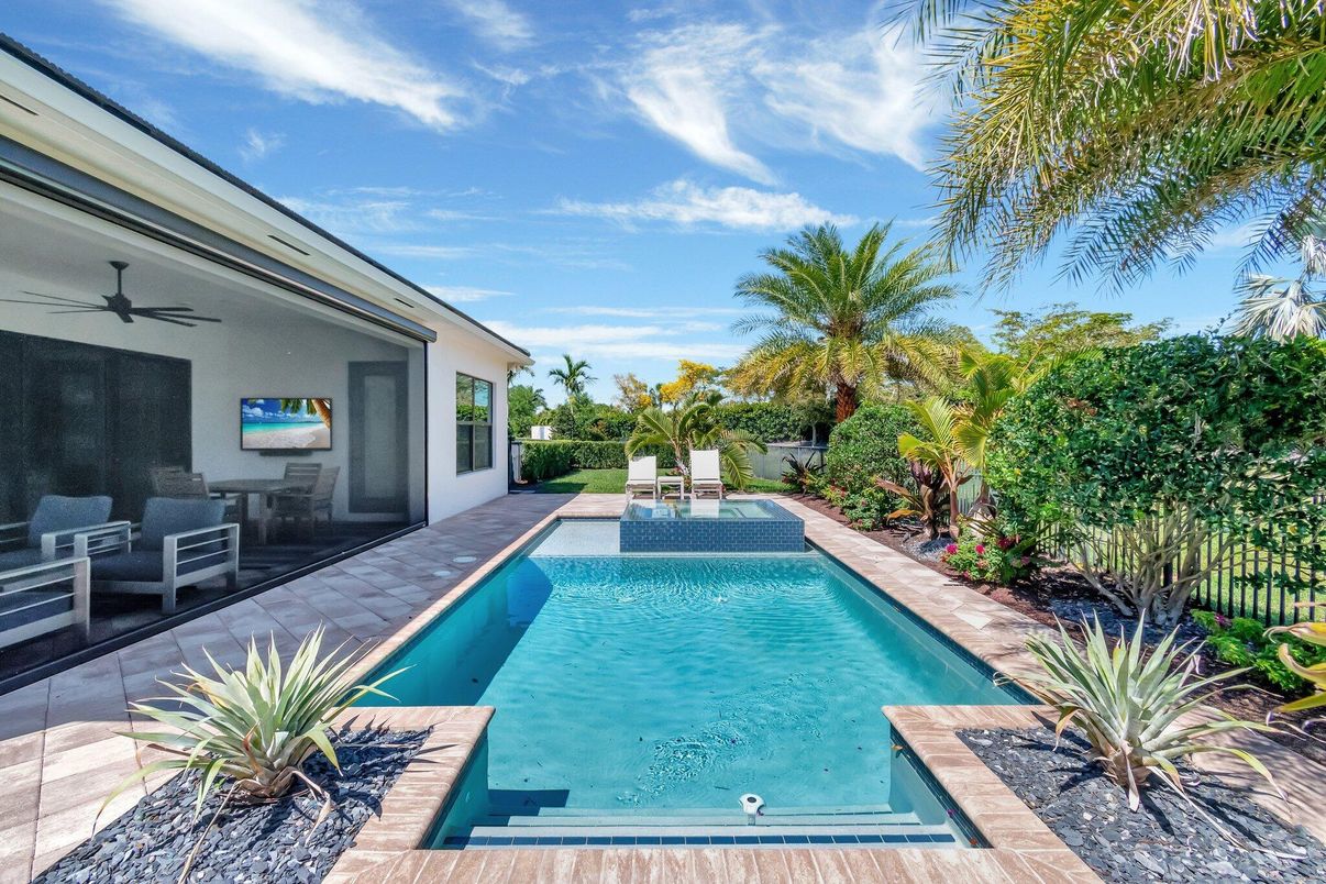 Exterior, Pool
