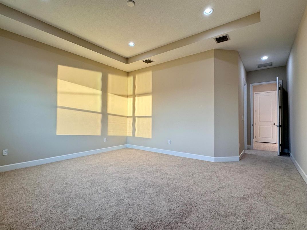 Empty room, Interior, Recessed Lighting