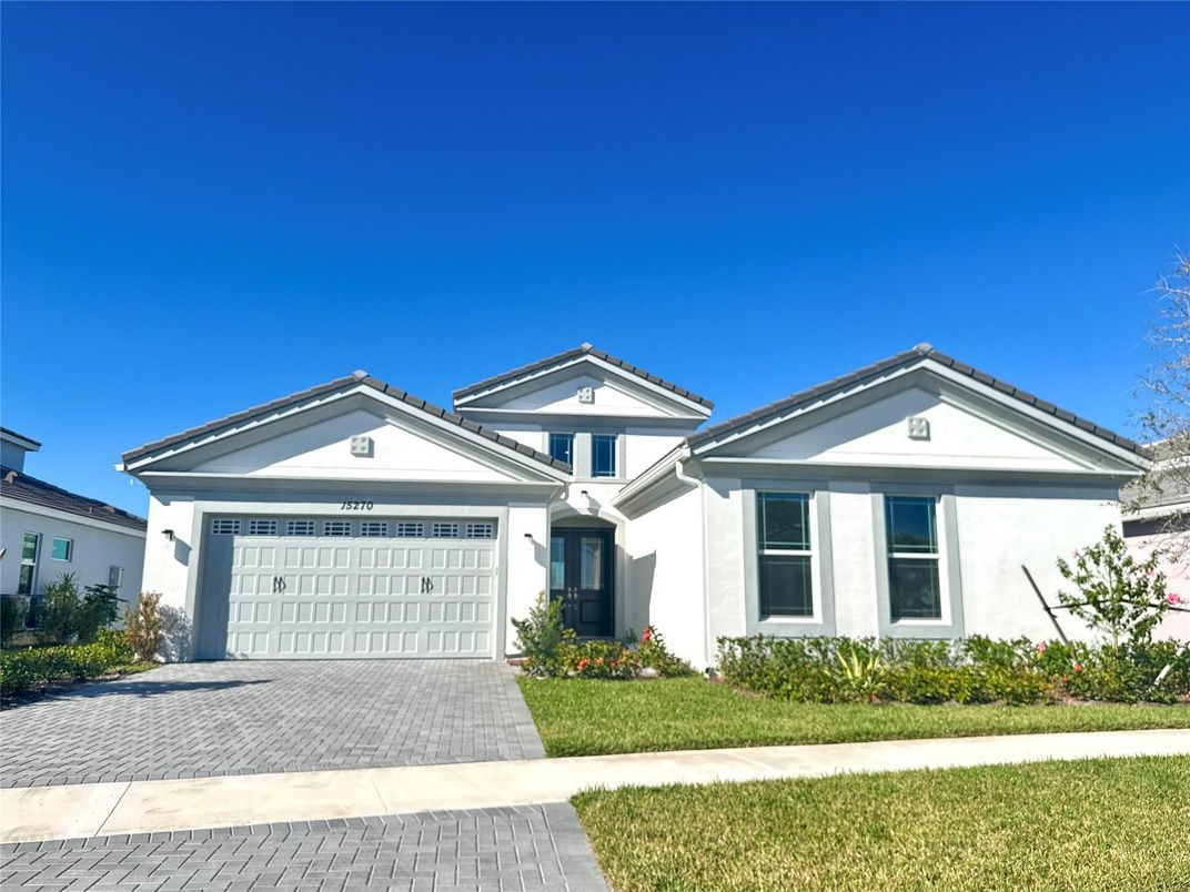 Attached, Exterior, Facade, American Craftsman