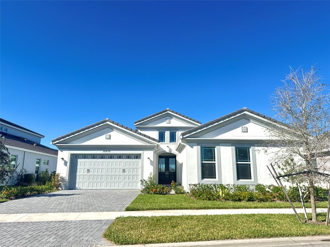 Attached, Exterior, Facade, American Craftsman