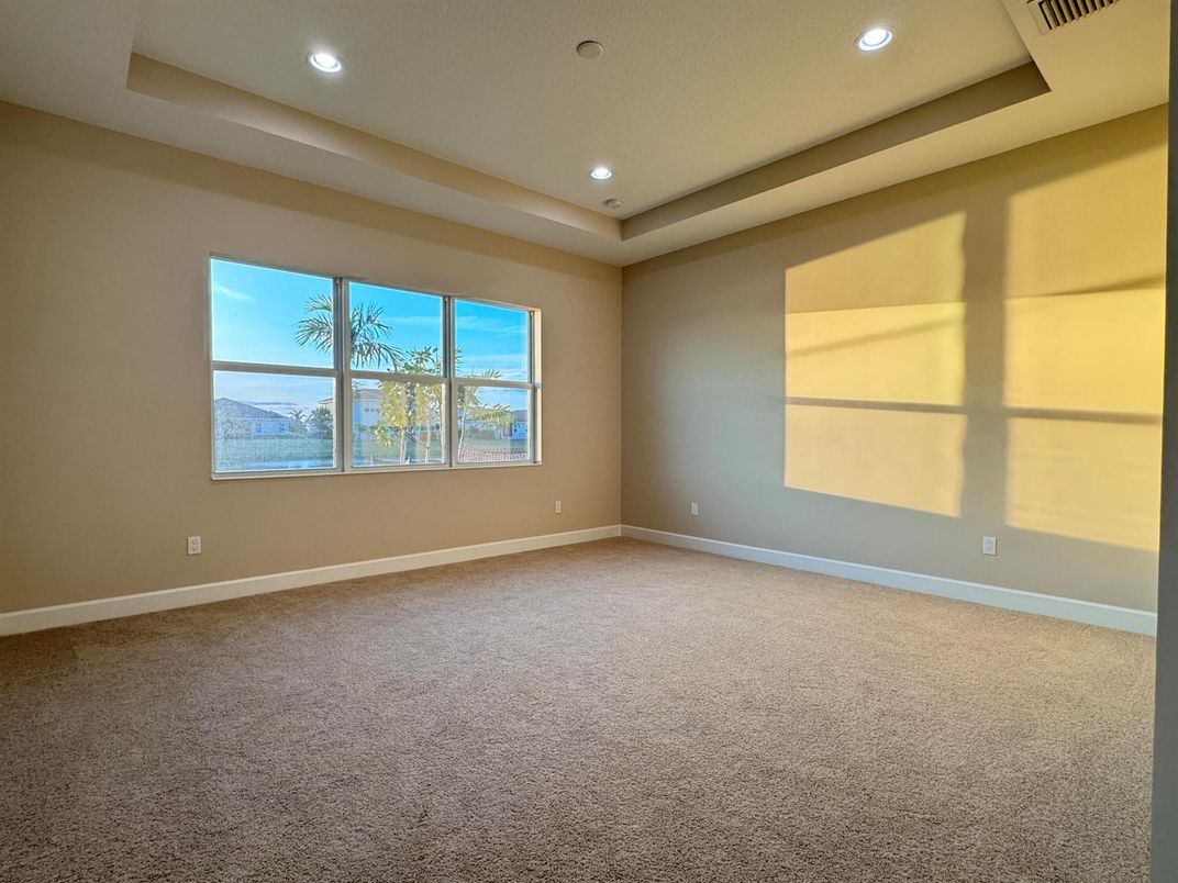 Empty room, Interior, Recessed Lighting