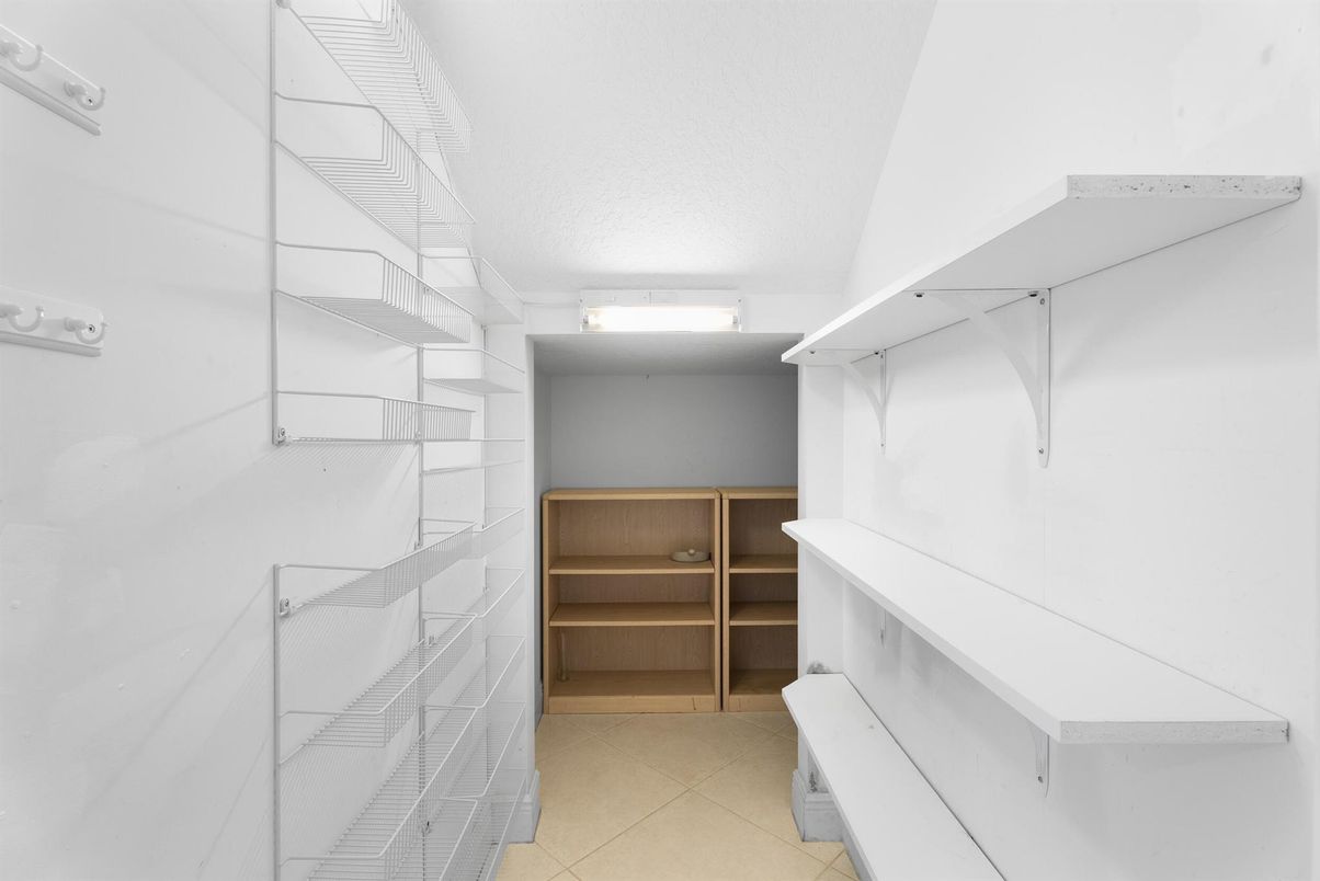 Interior, Walk-in Closets