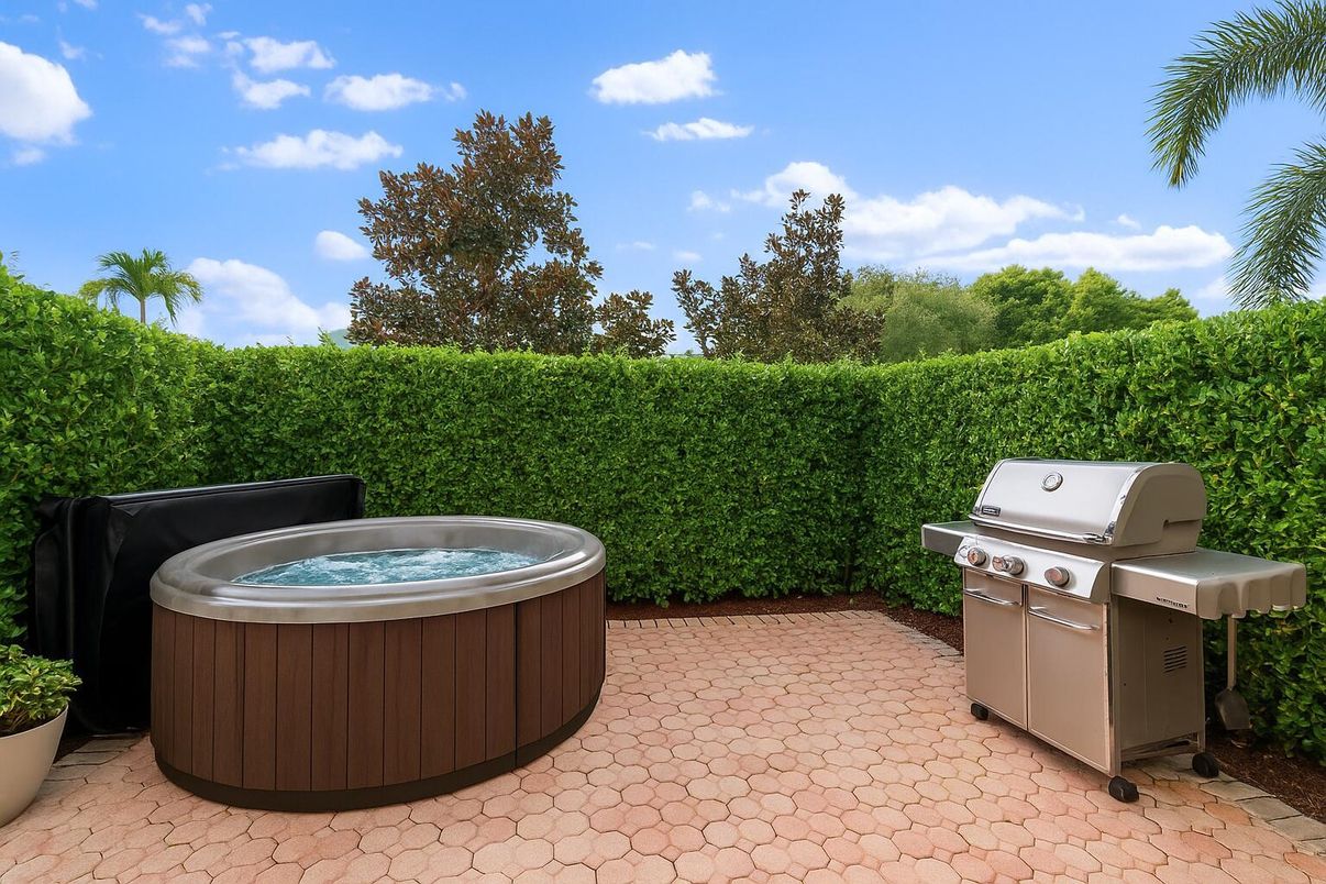 Exterior, Hot Tub
