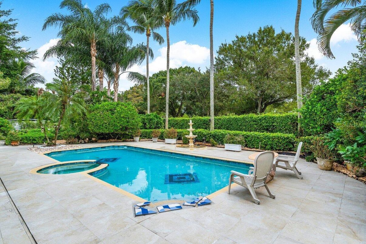 Exterior, Pool