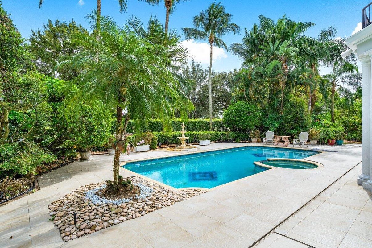 Exterior, Pool