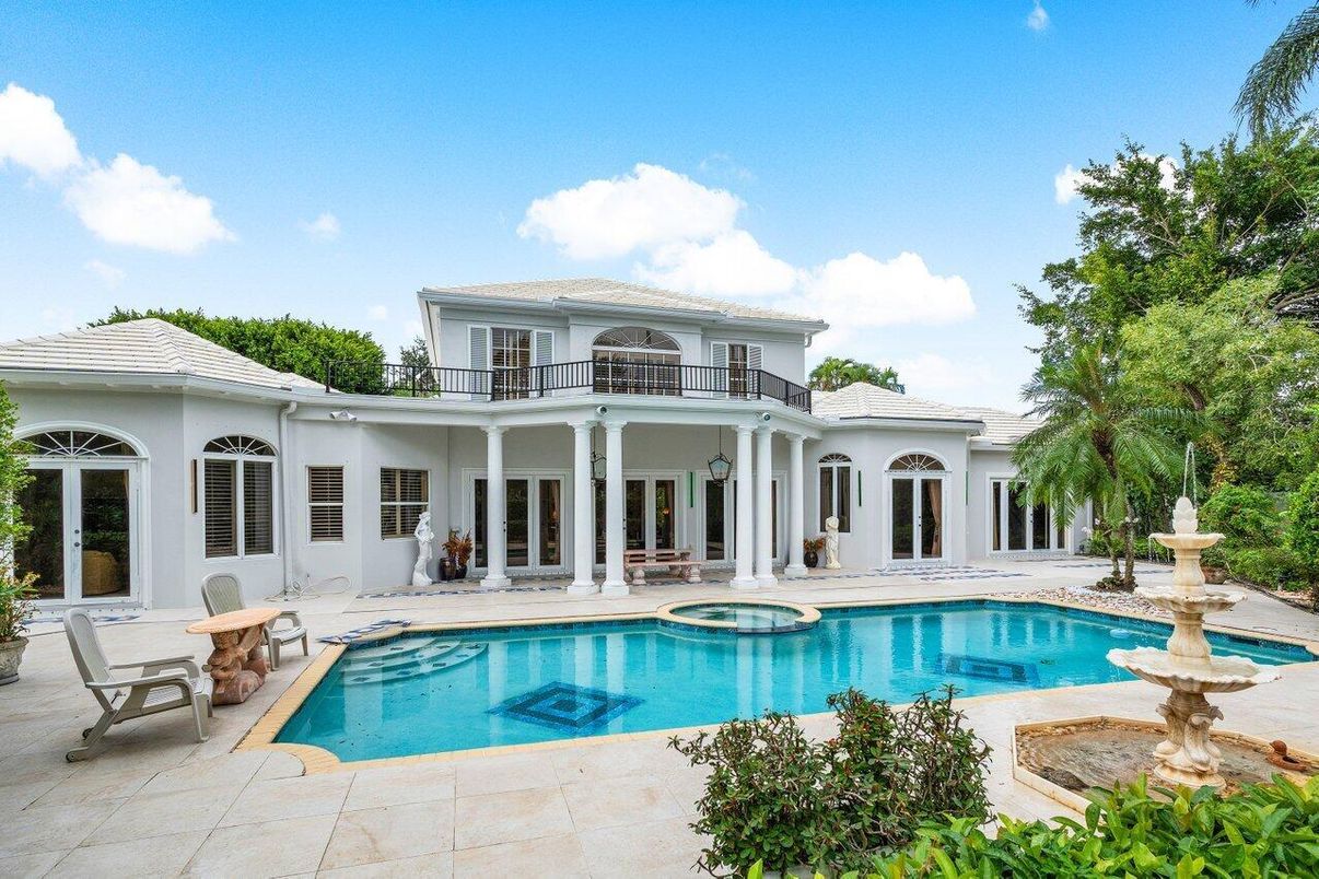 Exterior, Pool