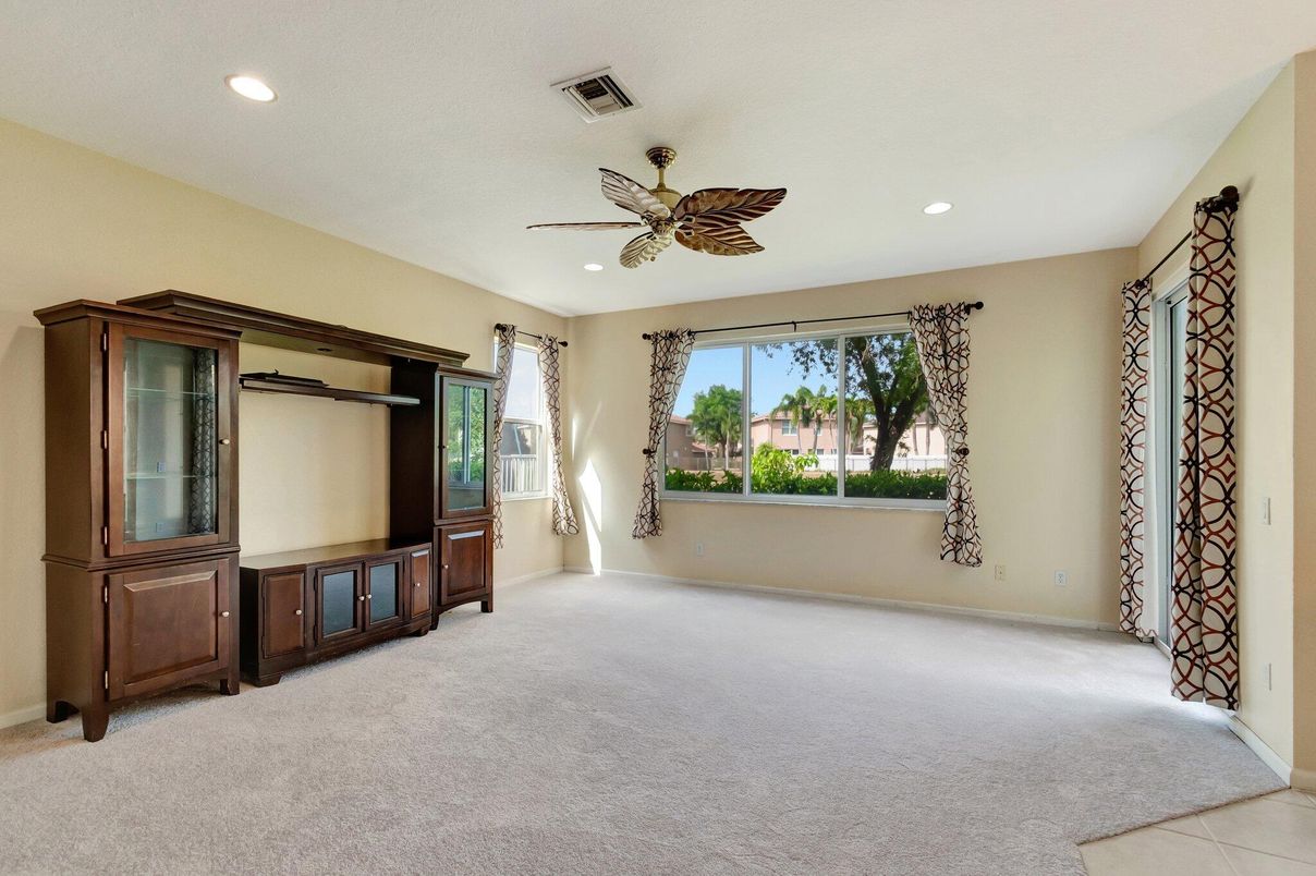 Empty room, Interior, Recessed Lighting