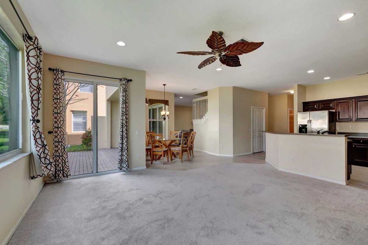 Chandelier, Dining room, Interior, Kitchen, Pendant Lights, Recessed Lighting, Stainless Steel Appliances