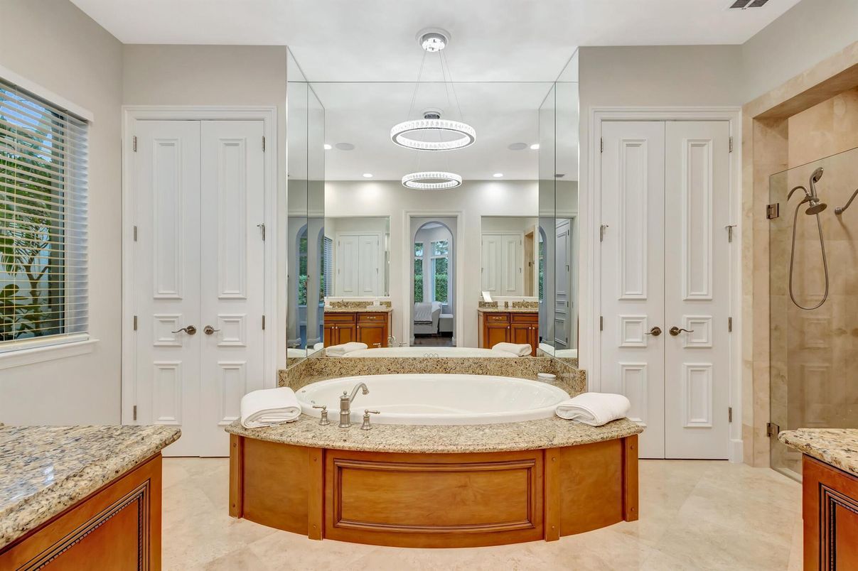 Bathroom, Interior, Recessed Lighting