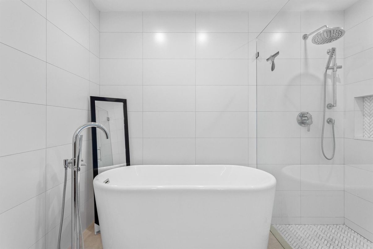 Bathroom, Free Standing Baths, Interior