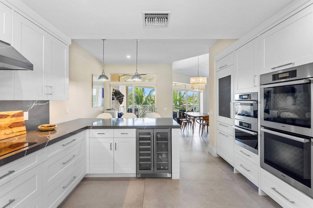 Dining room, Interior, Kitchen, Pendant Lights, Recessed Lighting, Stainless Steel Appliances