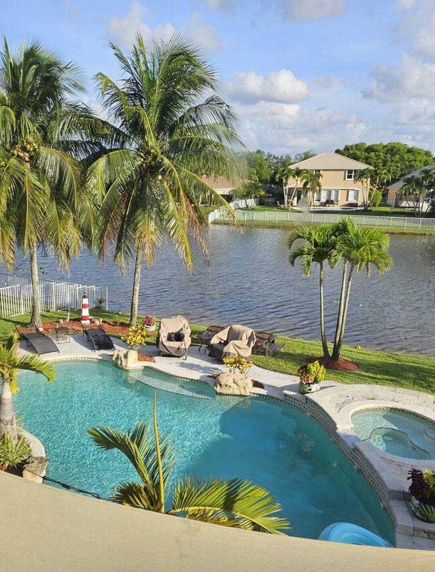Exterior, Pool, Water