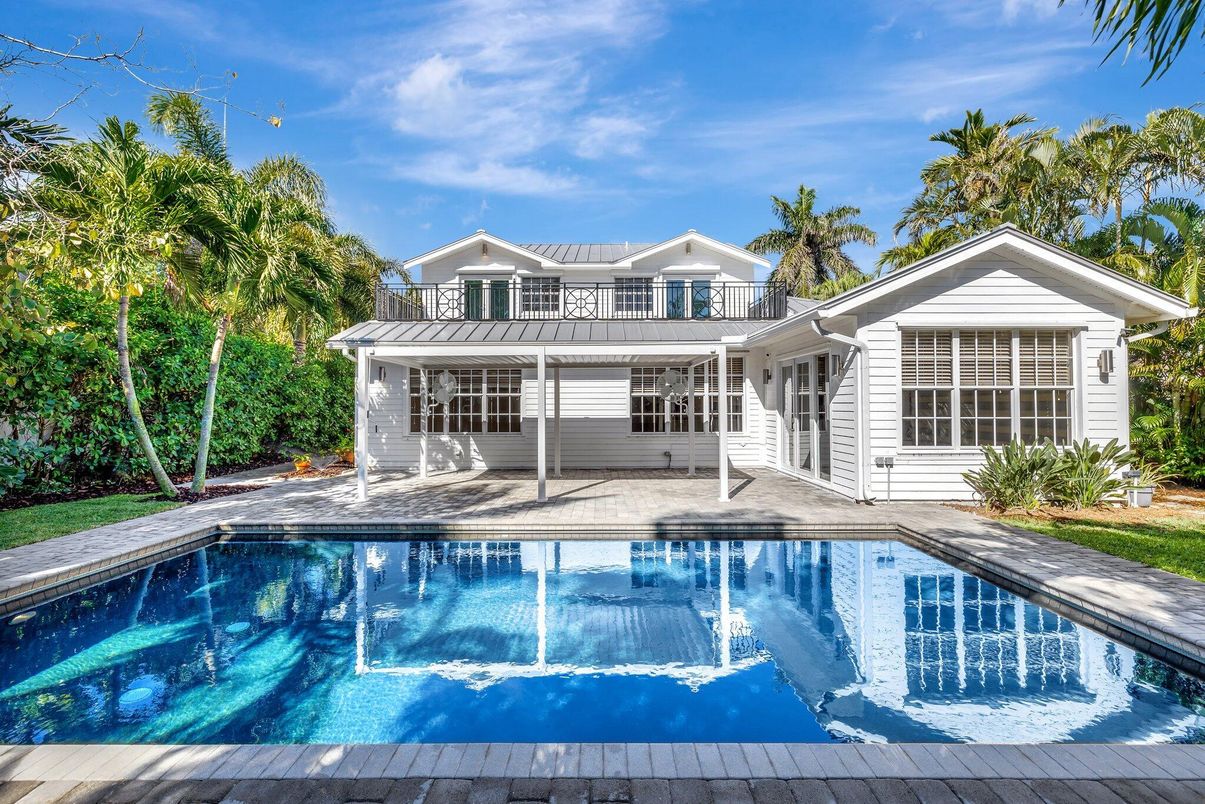 Exterior, Pool