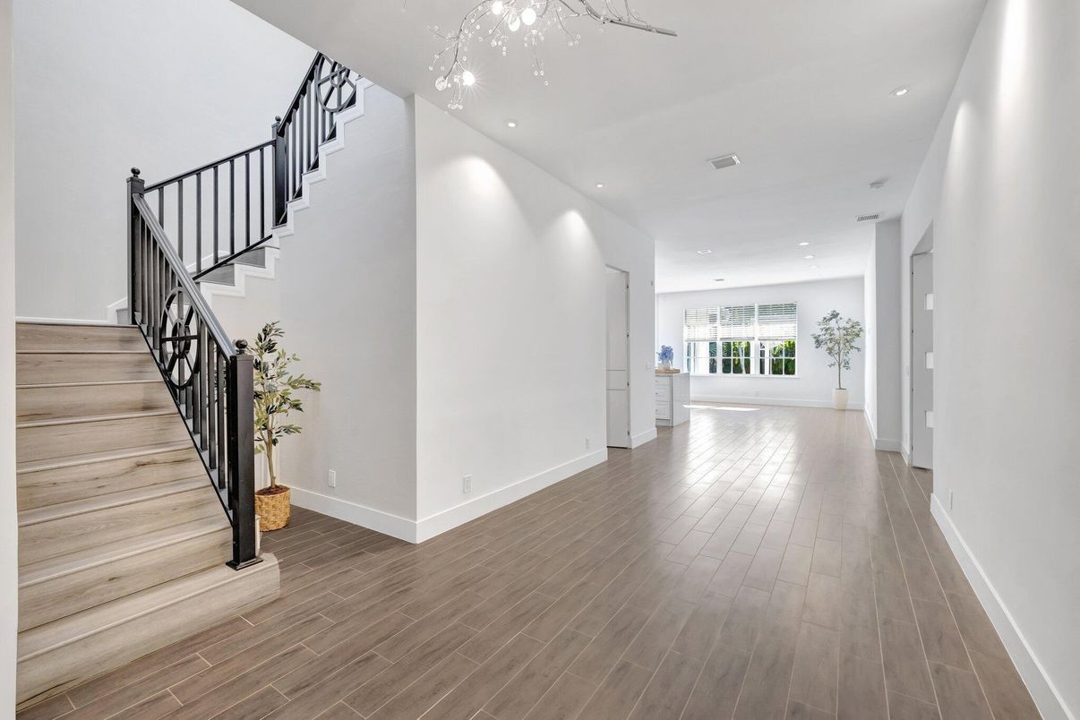 Interior, Recessed Lighting, Wood Texture Flooring