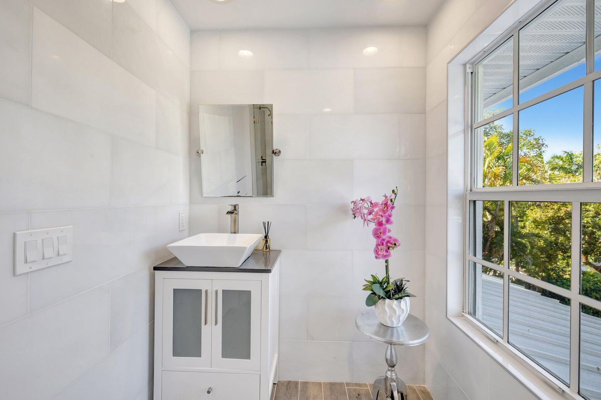 Bathroom, Interior, Recessed Lighting, Wood Texture Flooring