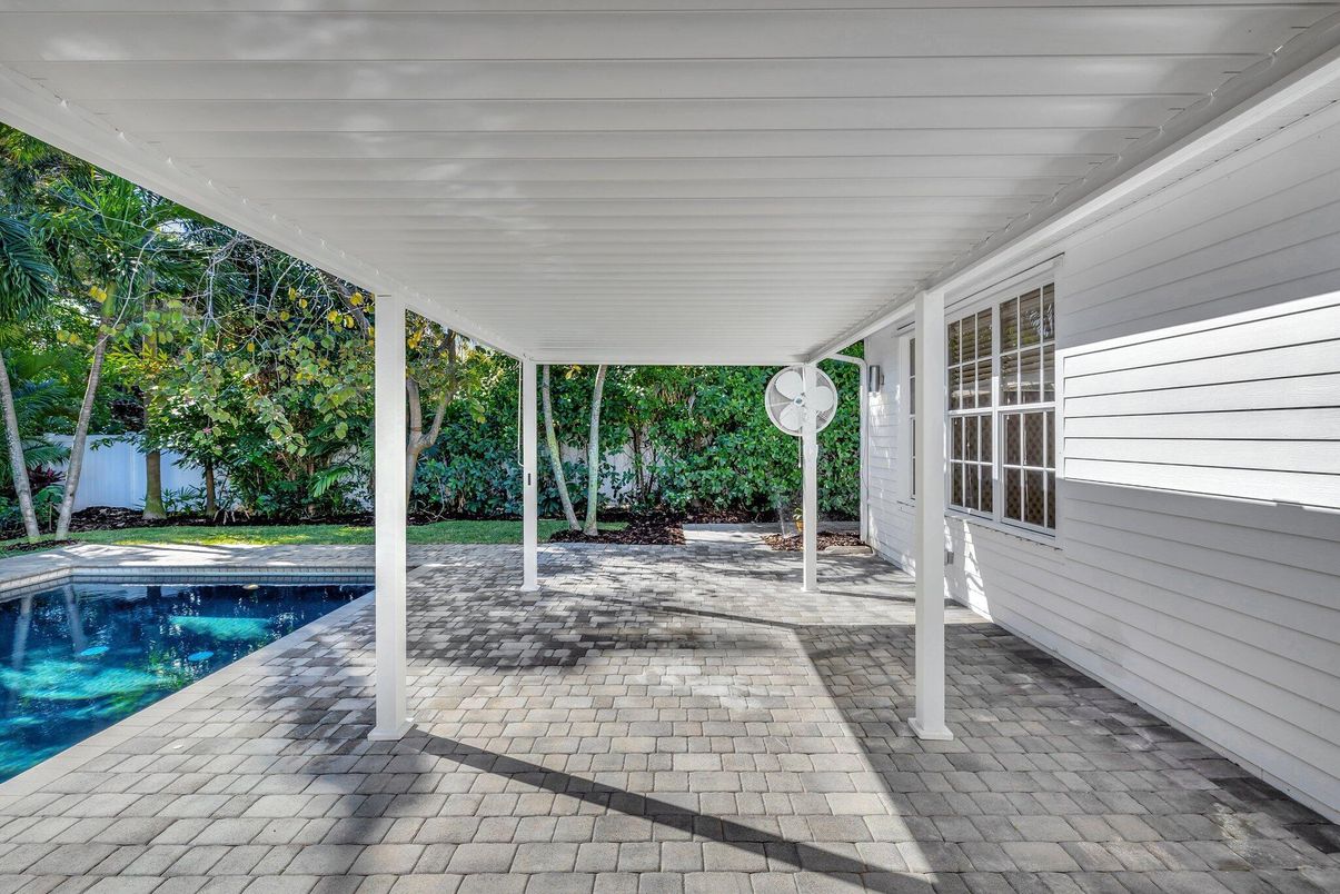 Exterior, Pool