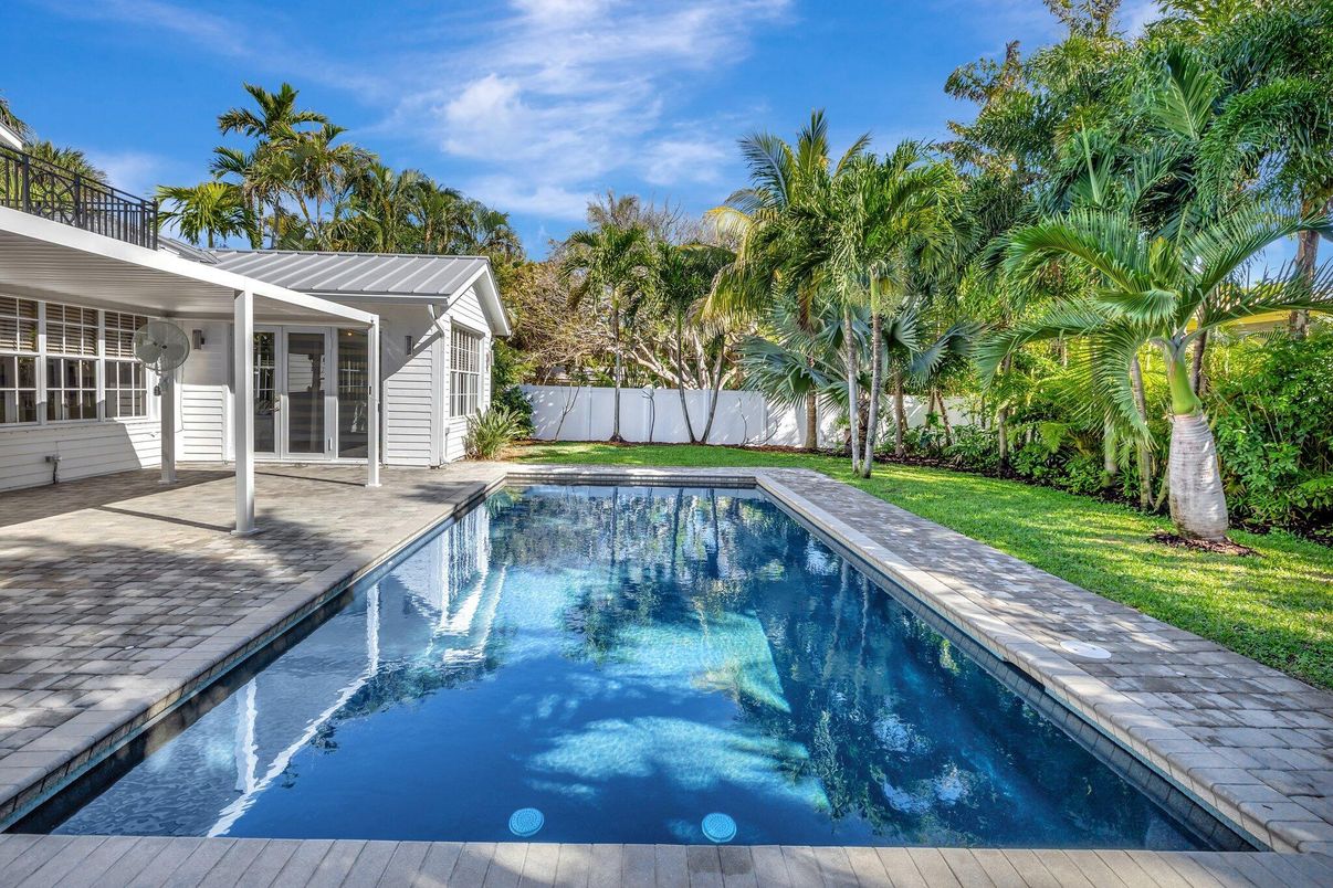 Exterior, Pool