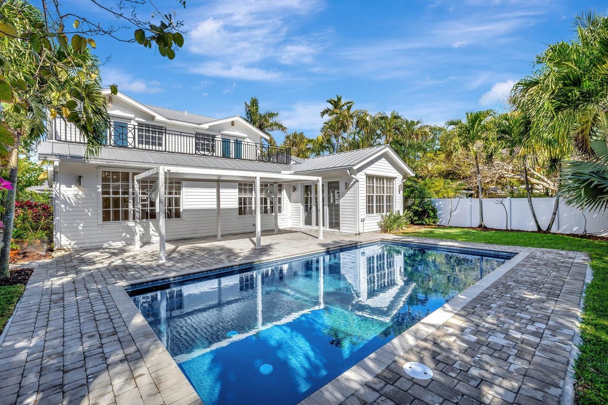 Exterior, Pool