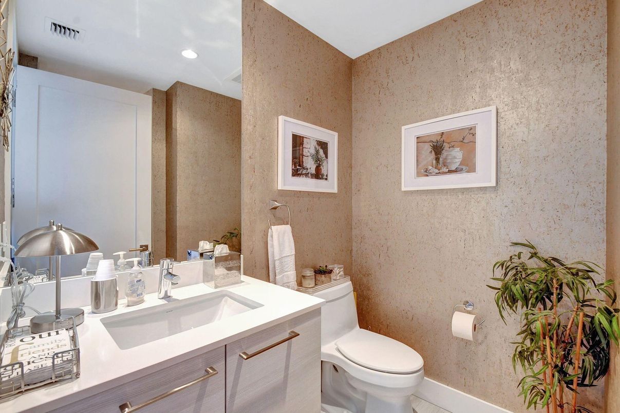 Bathroom, Interior, Recessed Lighting