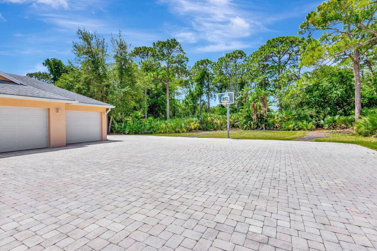 Detached Garage, Exterior