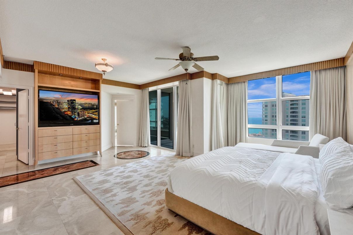 Bedroom, Interior, Water