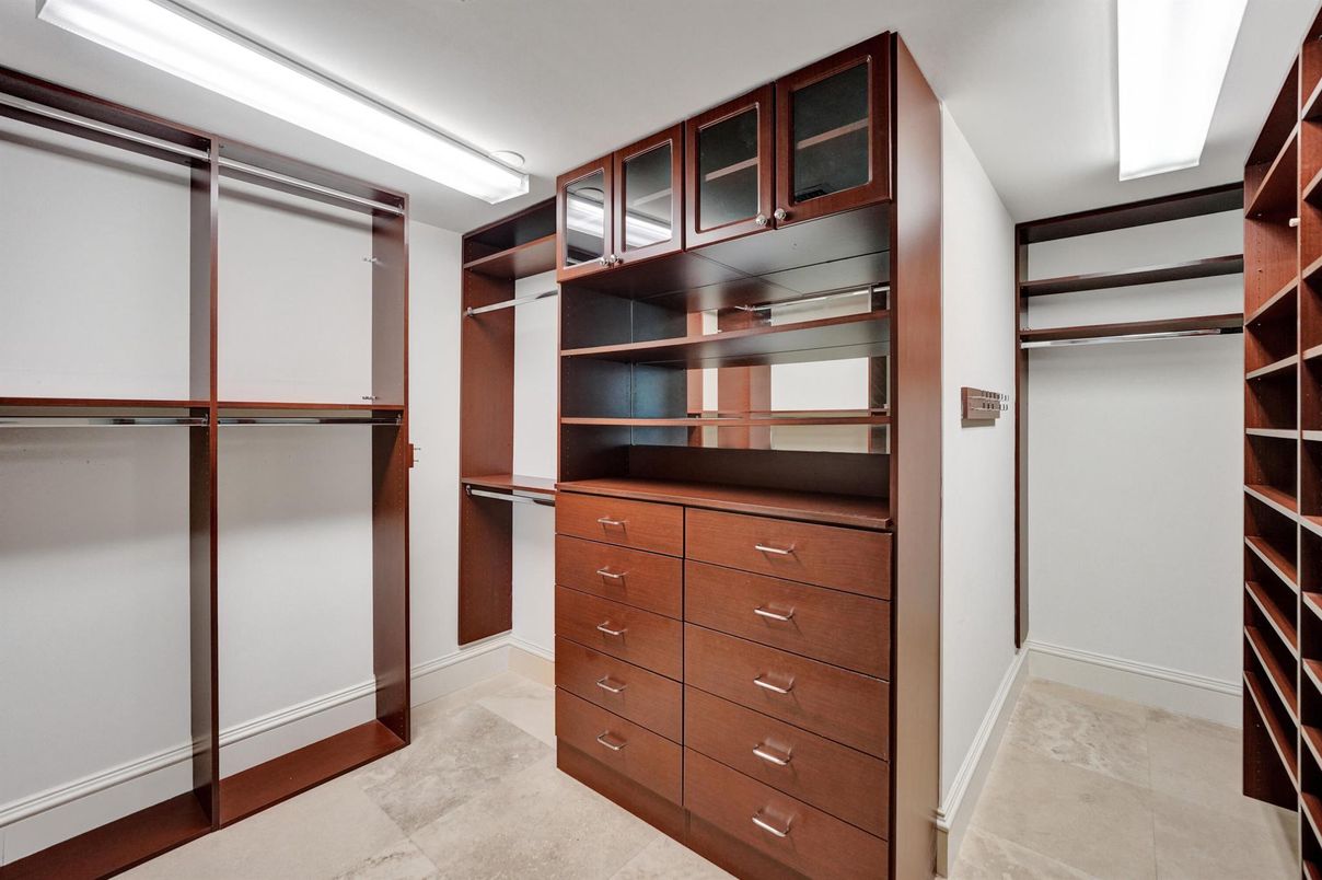 Interior, Walk-in Closets