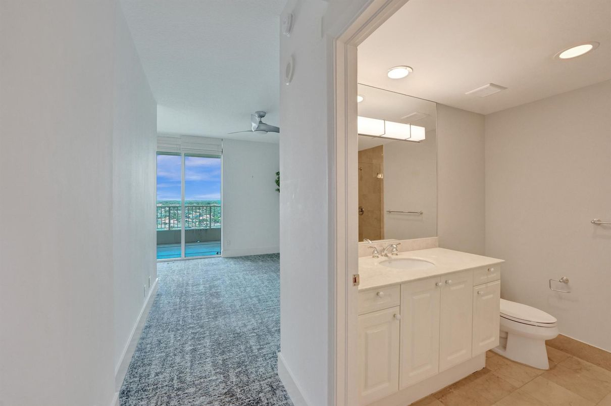 Bathroom, Interior, Recessed Lighting