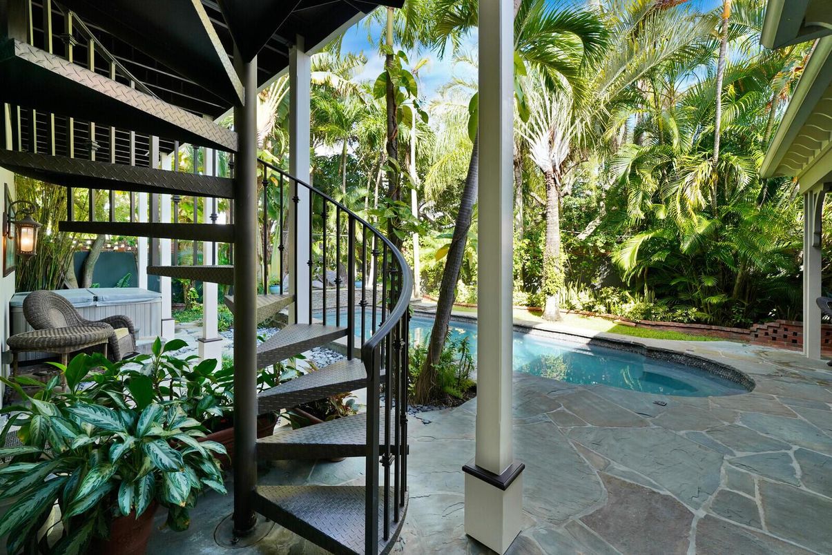 Exterior, Pool