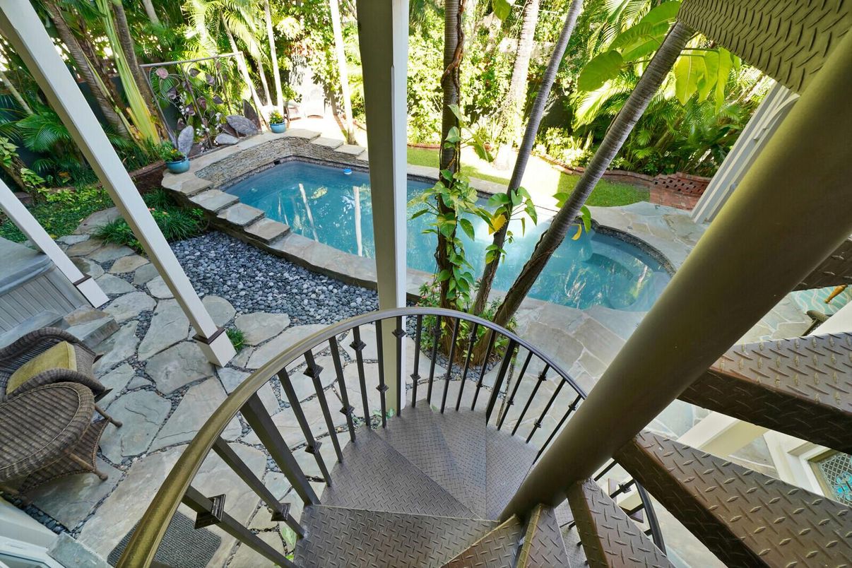 Exterior, Pool