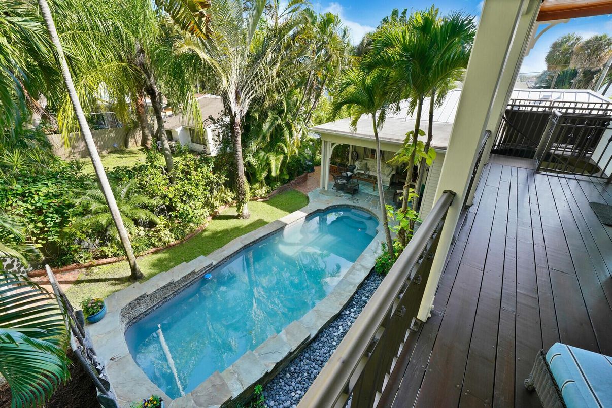 Exterior, Pool