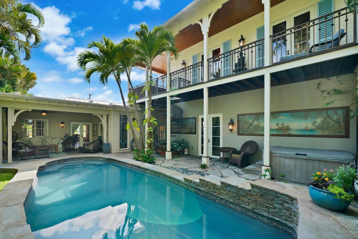 Exterior, Hot Tub, Pool