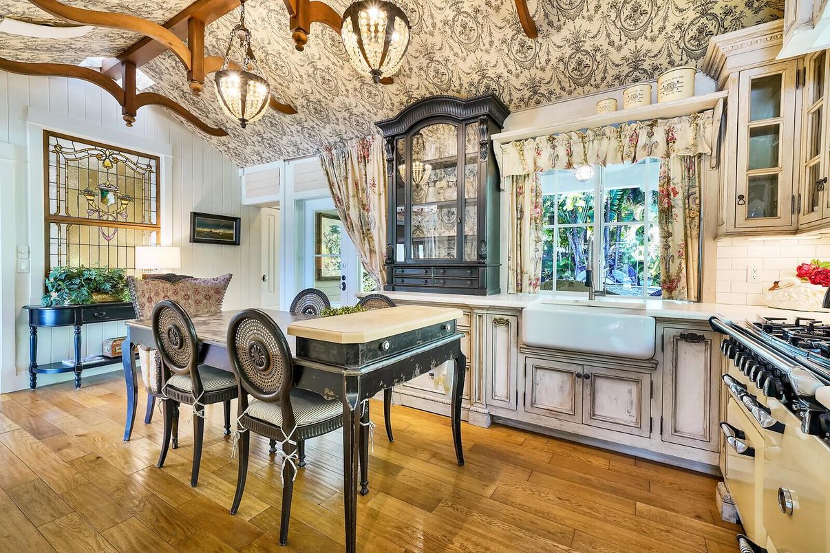 Dining room, Interior, Kitchen, Pendant Lights, Wood Texture Flooring