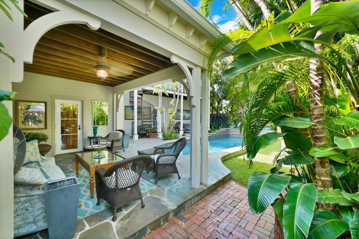 Exterior, Pool