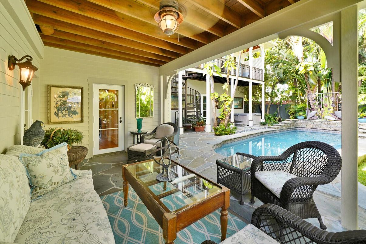 Exterior, Pool