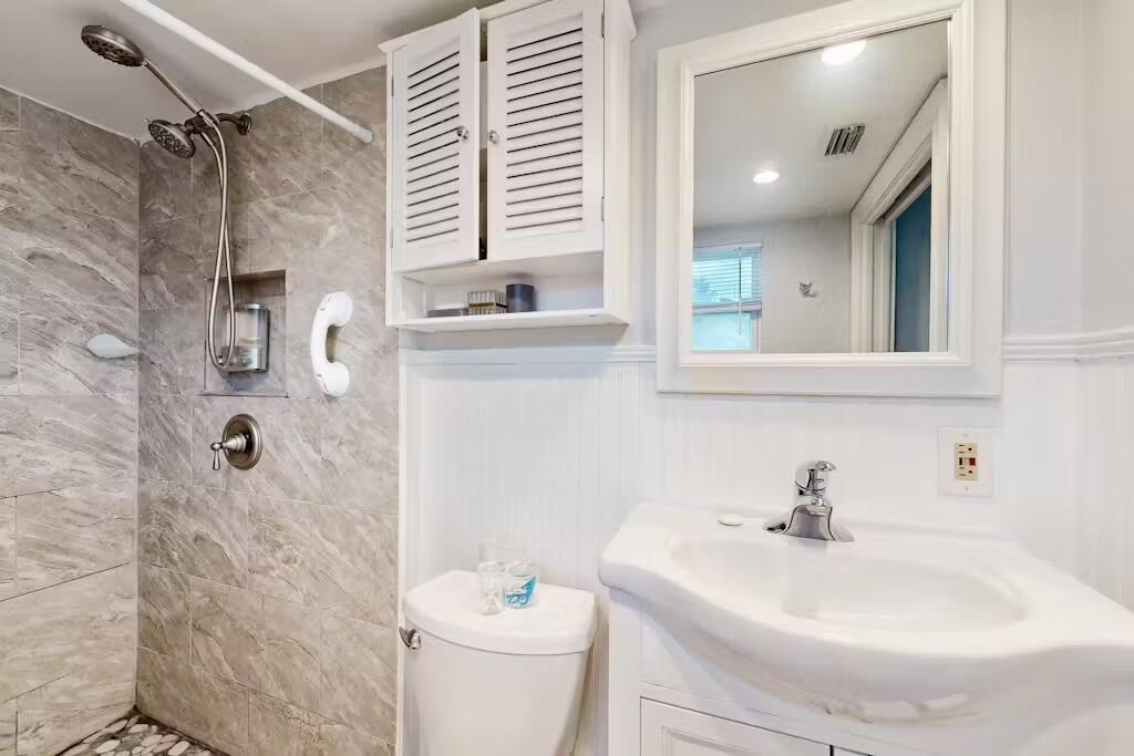 Bathroom, Interior, Recessed Lighting