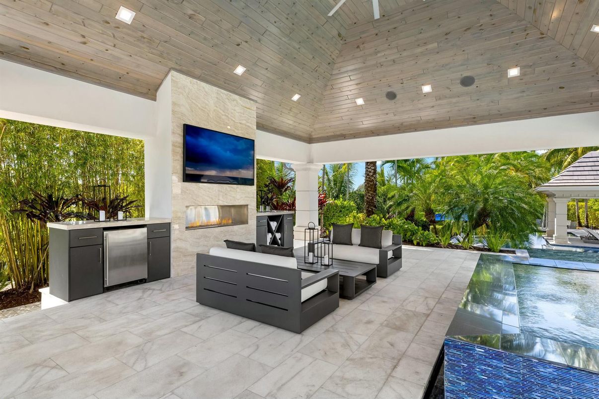 Exterior, Fireplace, Pool