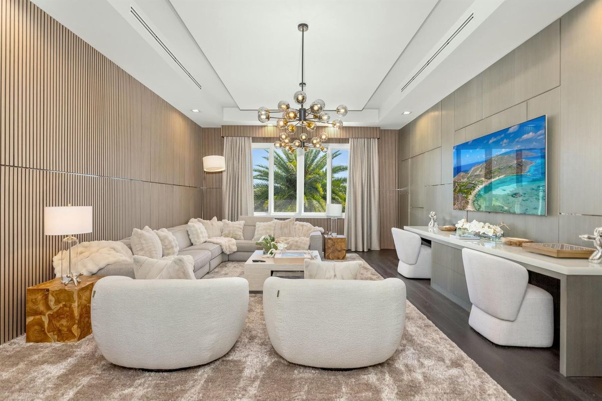 Interior, Living room, Pendant Lights, Recessed Lighting, Wood Texture Flooring