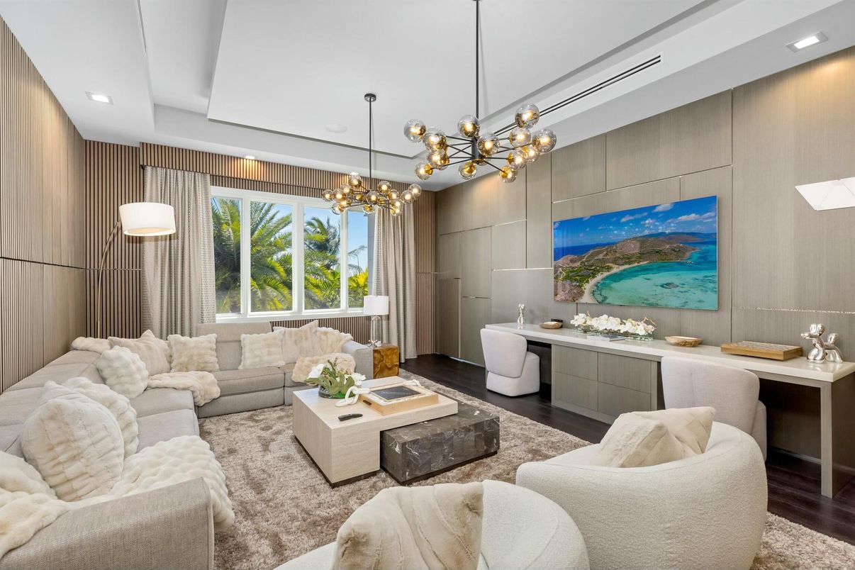 Interior, Living room, Pendant Lights, Recessed Lighting, Wood Texture Flooring