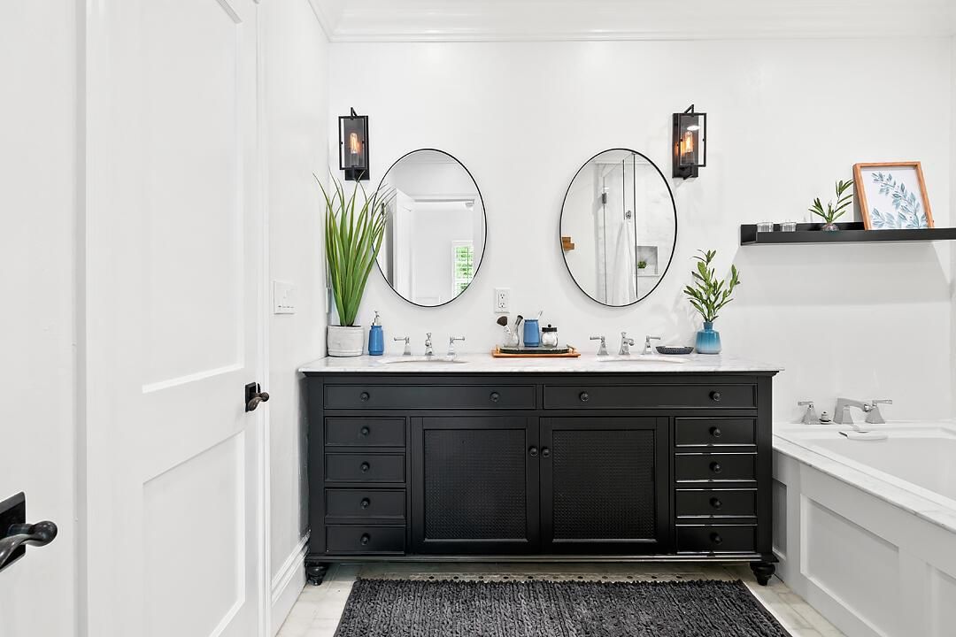 Bathroom, Dual Sink Vanities, Interior