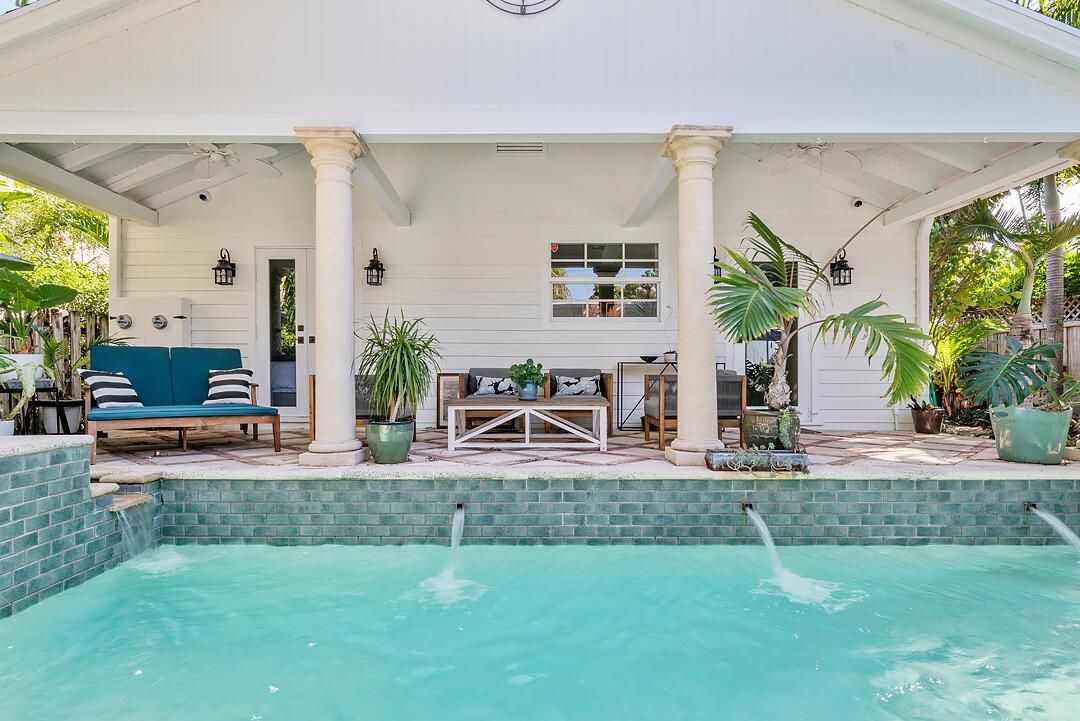 Exterior, Pool