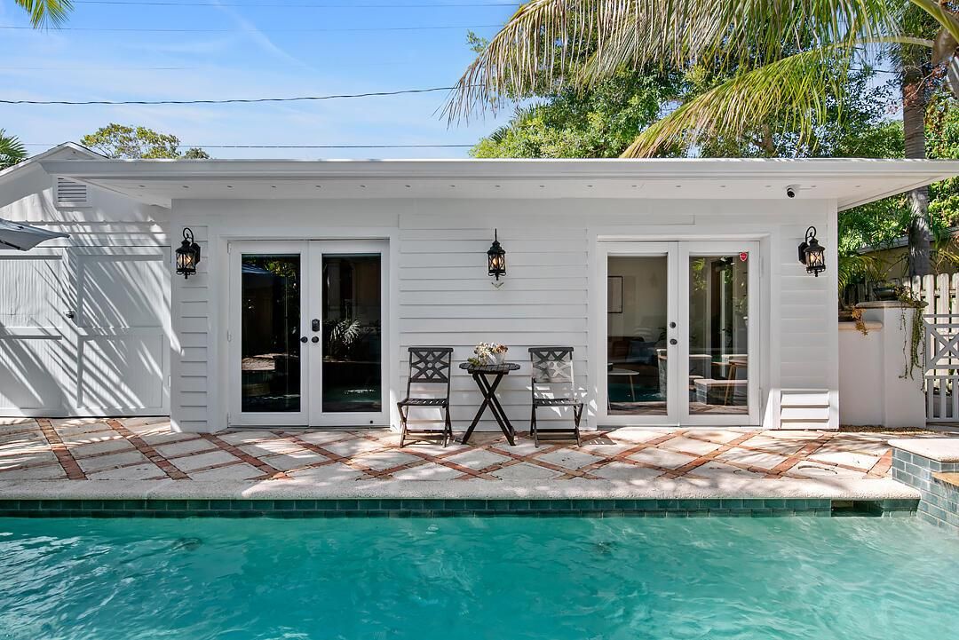 Exterior, Pool