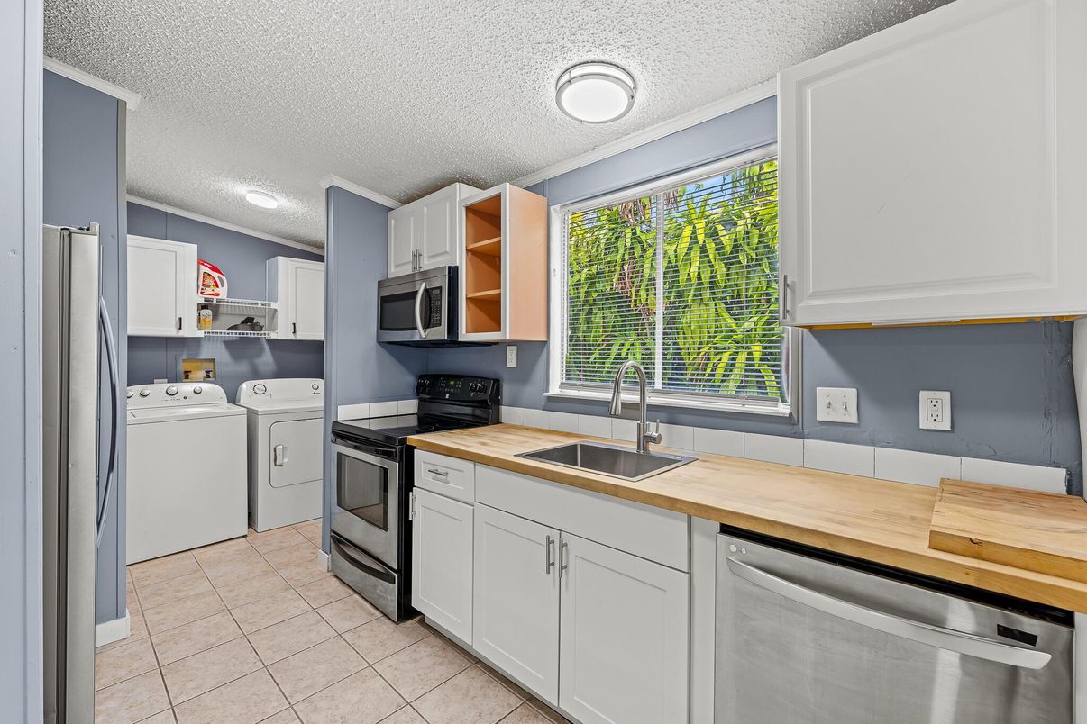 Interior, Kitchen, Recessed Lighting, Washer