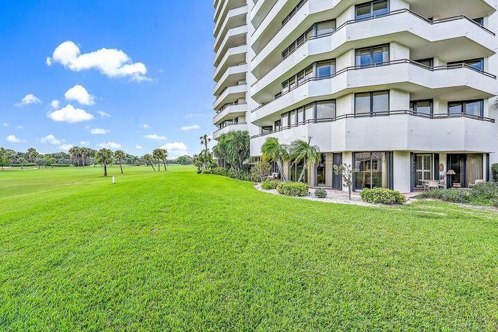 Backyard, Exterior, Facade, Condo Building