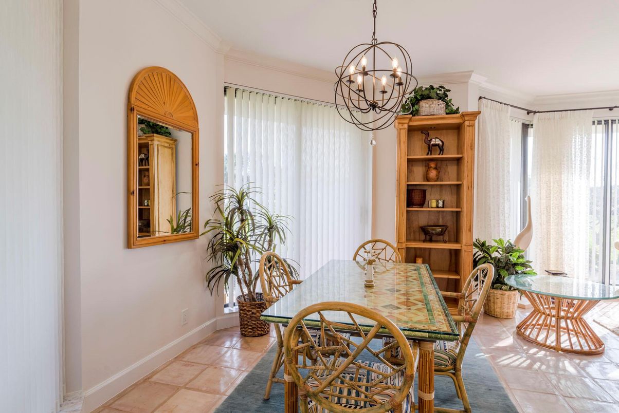 Chandelier, Dining room, Interior, Pendant Lights