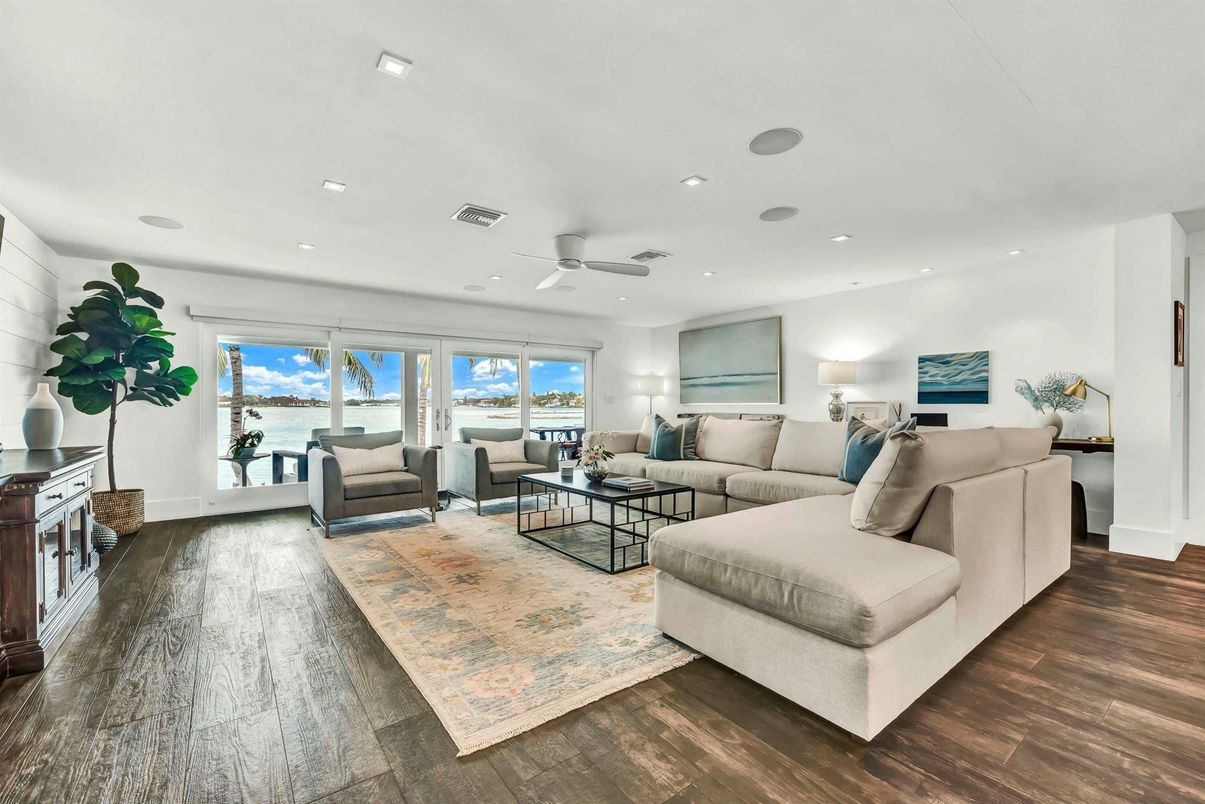 Interior, Living room, Recessed Lighting, Water, Wood Texture Flooring