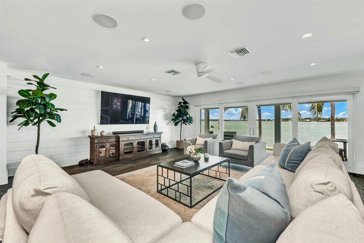 Interior, Living room, Recessed Lighting, Water, Wood Texture Flooring